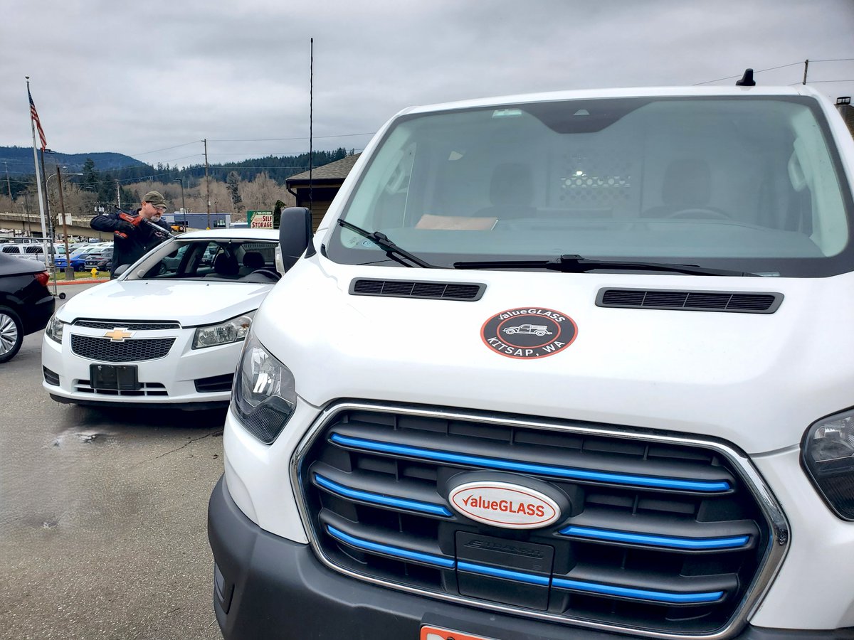 valueGLASS's tweet image. Spring is almost here, and so are our shiny new mobile vans! 🚐✨ At valueGLASS, we bring award-winning auto glass service right to your door. Cracked windshield? Schedule your appointment today! 

#AutoGlass #MobileService #ValueGLASS #SpringReady #WindshieldRepair #CarCare
