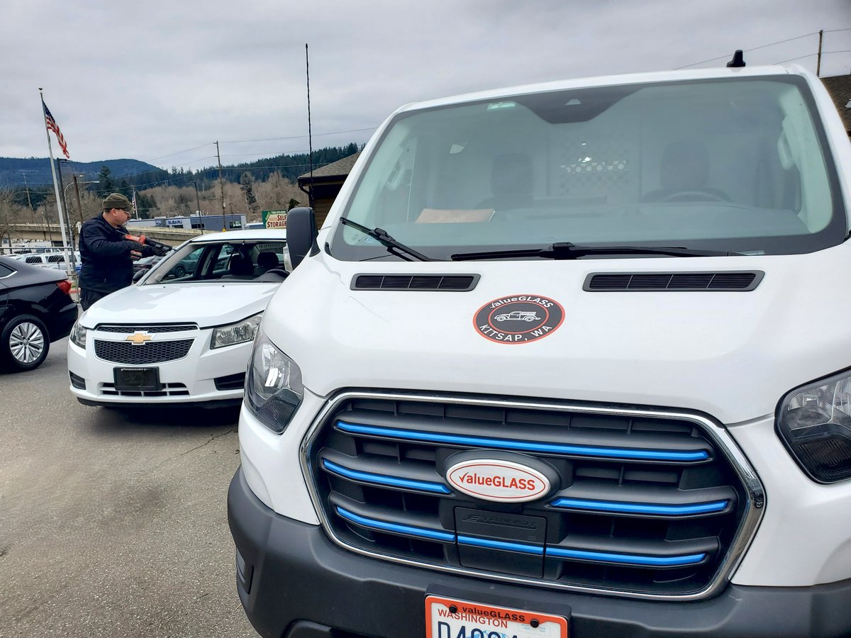 valueGLASS's tweet image. Spring is almost here, and so are our shiny new mobile vans! 🚐✨ At valueGLASS, we bring award-winning auto glass service right to your door. Cracked windshield? Schedule your appointment today! 

#AutoGlass #MobileService #ValueGLASS #SpringReady #WindshieldRepair #CarCare