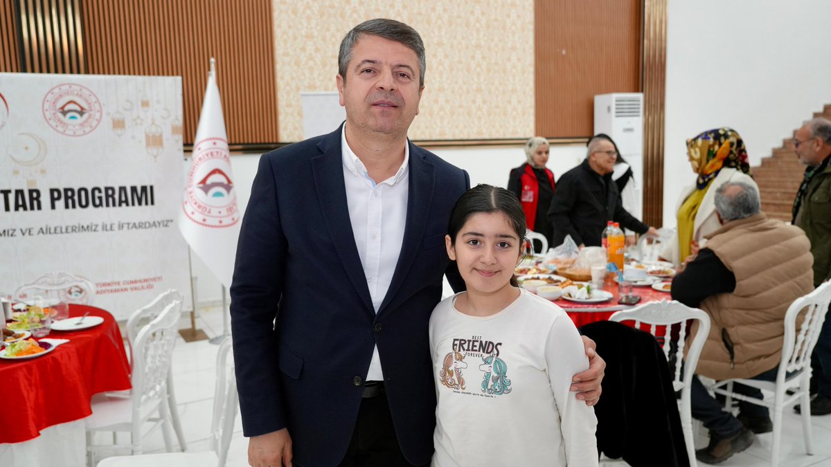 Valimiz Sayın Dr. Osman Varol, il protokolümüz ve kıymetli ailelerimizle birlikte Aile ve Sosyal Hizmetler İl Müdürlüğü tarafından Dünya Yetimler Günü kapsamında, yetim ailelerimiz ve koruyucu ailelerimizin onuruna düzenlenen ‘Gönül Elçileri İftar Programı’nda bir araya geldik.