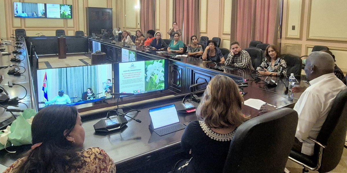AsambleaCuba's tweet photo. Con la participación de Esteban Lazo, presidente de @AsambleaCuba🇨🇺; de @TeresaBoue, @anamarianpp y @yolandafgomez; entre otros invitados; se realiza el espacio Conversatorio del Cincuentenario, dedicado a la participación de la mujer cubana en el sistema del #PoderPopular https://t.co/Wkys4Fes73