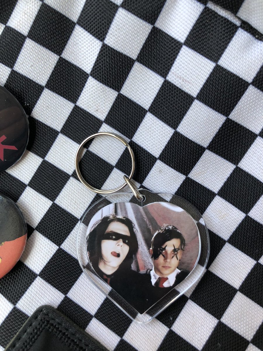 me encanta gastar plata en weas !! llavero frerard
