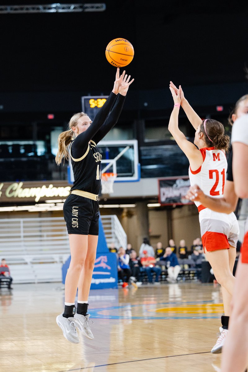 IWasAtTheGame's tweet image. 2026 OSSAA Class A-B State Tournament
#TheRoadToTheGoldBall THURSDAY - Game #3
Class B-I Quarterfinals

SEILING over MEDFORD 43-34 @ FINAL

Time to celebrate and it’s time to move on to the Semifinals!

Rotnei Clarke - State Farm Insurance Agent leading scorers of the game