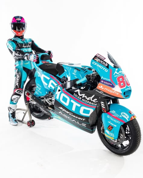 B3ZQU3Z's tweet image. currently thinking about this picture of david. literally what in gods name possessed him to do this😭😭😭😭