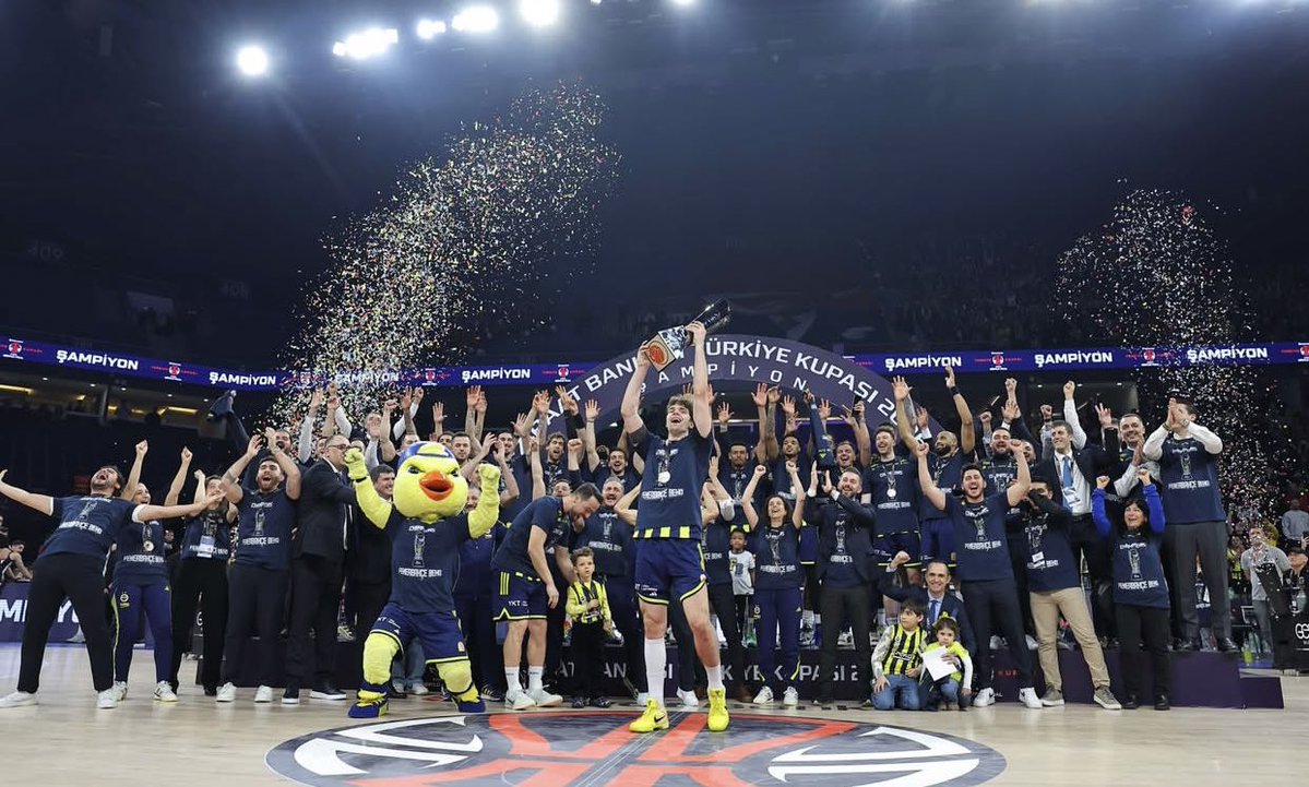 Fenerbahçe Beko gururla sunar!🧿

- Ligde lider.
- Avrupa’da lider.
- 20 resmi maçtır yenilmiyor.
- Türkiye kupasında şampiyon oldu.