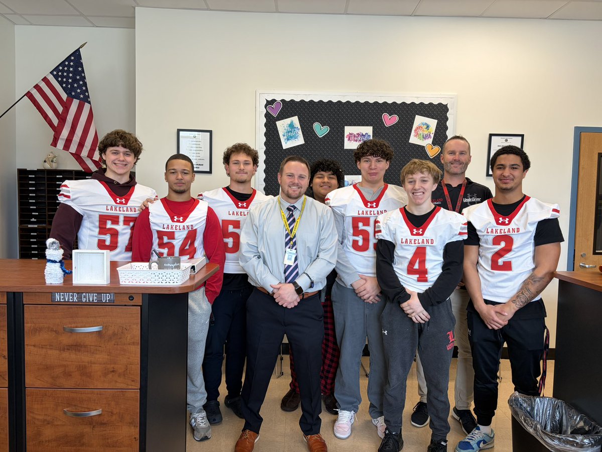 Lakeland_FB's tweet photo. 🇺🇸 READ ACROSS AMERICA WEEK https://t.co/KmLQCHlFhf