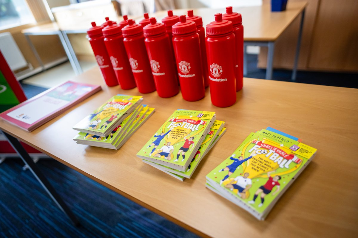 MU_Foundation's tweet photo. Over 1⃣4⃣,0⃣0⃣0⃣ books distributed 🤩📖
Through #ReadManchester, a partnership between @Literacy_Trust and @ManCityCouncil, these books have been gifted to young people at our partner primary schools over the past five years 🫶
#WBD2026 | #WorldBookDay | #PLPrimaryStars https://t.co/gPk7zuL5Pb