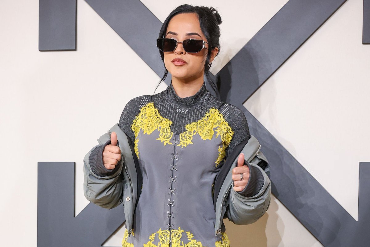 A POSE KKKKKKKKKKKK

📸: Becky G de cria em Paris.