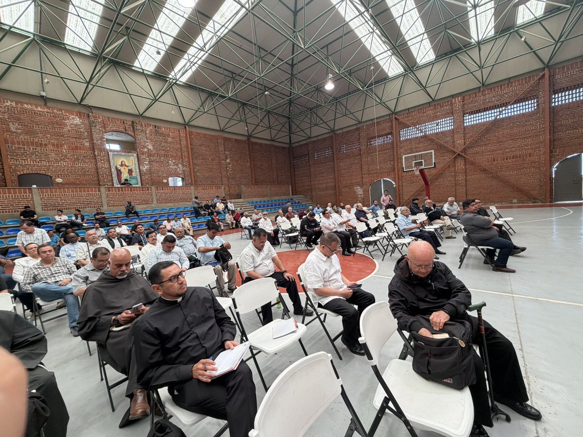 Mons. Ramón Castro tweet media