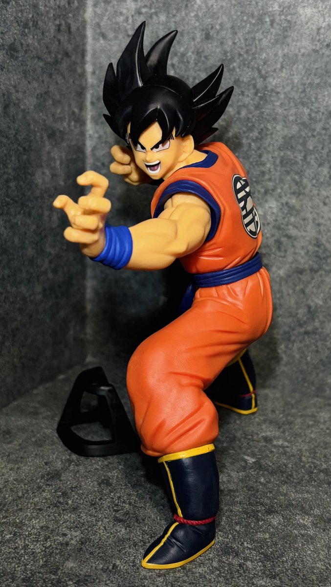 ドラゴンボールZ MATCH MAKERS 
孫悟空（VSフリーザ）　フィギュア

一応自立は出来ましたが倒れやすく、補助台座を添えても安定しませんでした🤔
道着や肌は成型色なんですがチープさがなく、程よくマットな感じで良いですね🤔✨

【獲得個体の重心情報】

・表裏は少し動くが、
　表面側が重め〜重い