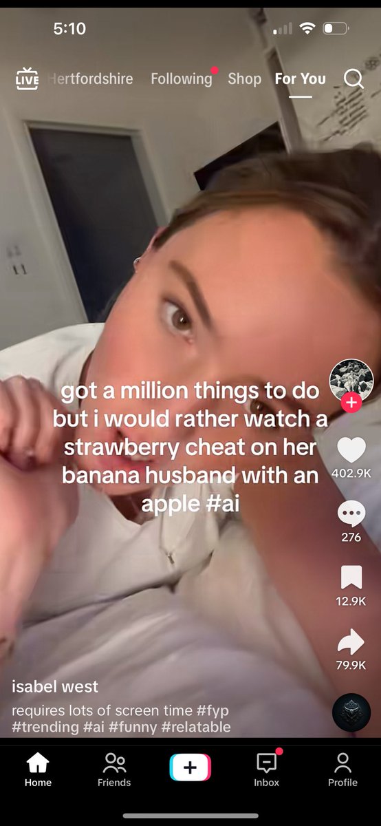 8wives tweet media