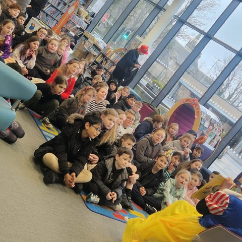 North Lanarkshire Libraries tweet media