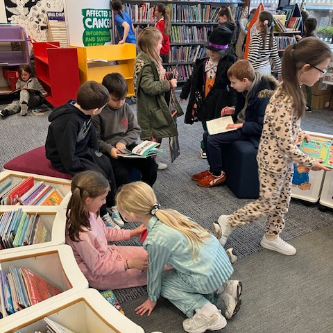 North Lanarkshire Libraries tweet media