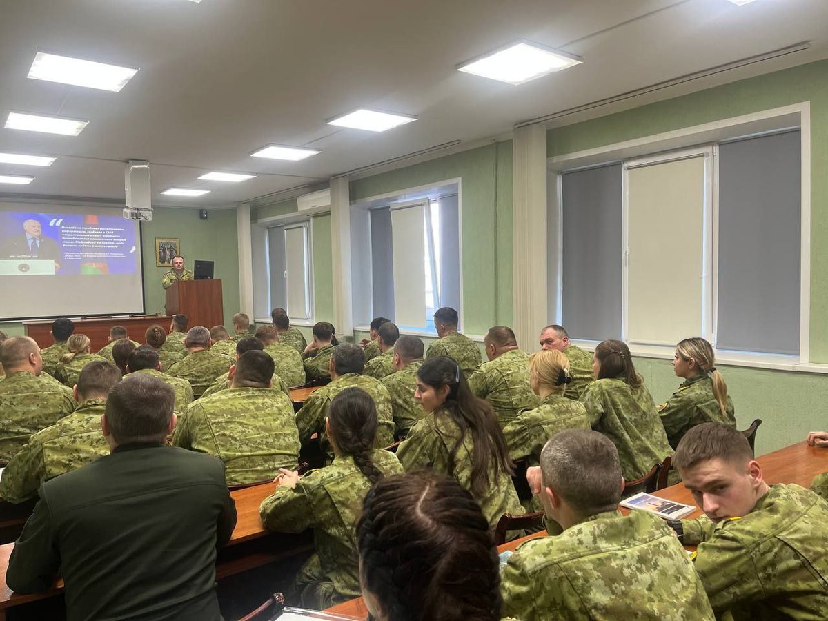 Ipsrbby's tweet photo. В центре подготовки специалистов пограничного контроля прошло занятие по информационной безопасности

🇧🇾Старшим инженером центра майором Андреем Мотузко в рамках часов воспитательной работы с личным составом проведено профилактическое занятие https://t.co/ZTP8GiNBVU