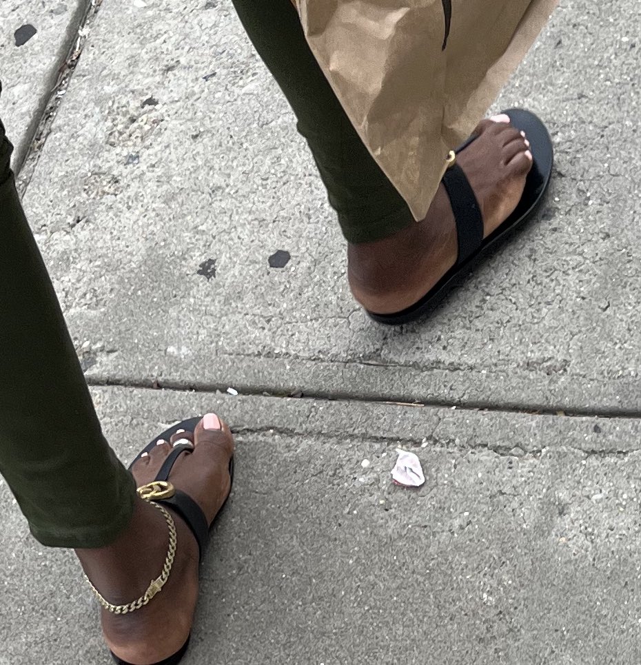 BestFootGallery's tweet photo. ebony mature pink toes #candidfeet https://t.co/syoI5rh4z3