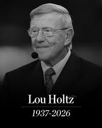 jooven8's tweet photo. Years ago I met Lou Holtz at a leadership event and had the chance to speak with him briefly. He was inspiring. A few weeks later, a handwritten note showed up at our home with a CD of his talk for our oldest son. We couldn’t believe he took the time.
A true class act. RIP Coach. https://t.co/YIe0ser5T8