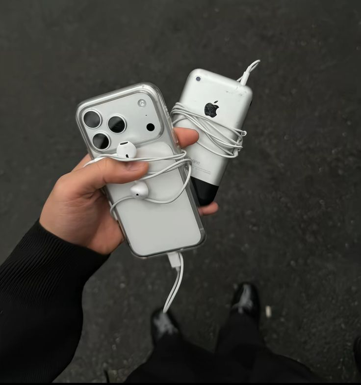 Gmen_Aesthetics's tweet image. the ugliest thing you can do is bring up someone's past when they've changed.