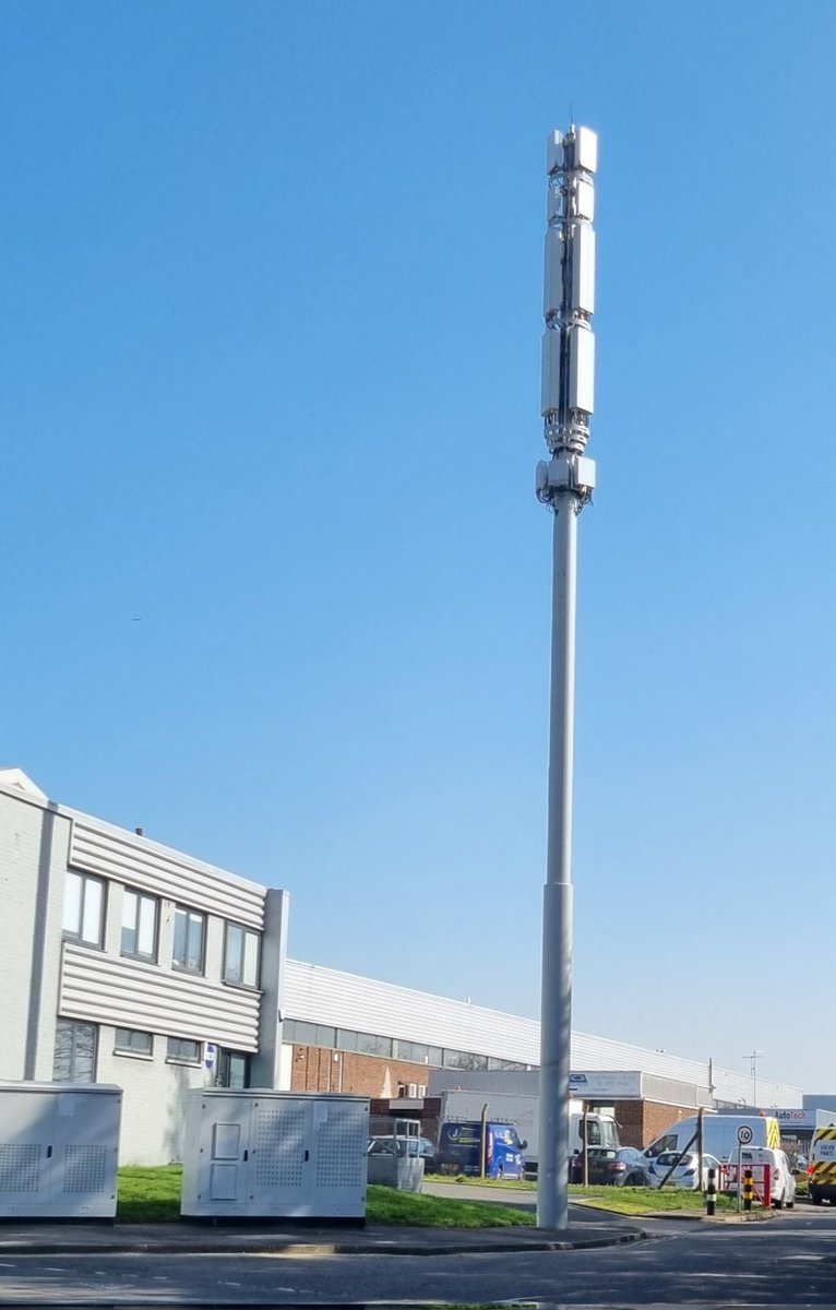 cellsiteexperts's tweet photo. A new #5gNR Vodafone and O2 site in #Slough a lovely day for #RFPS https://t.co/zxOzqJH8k8