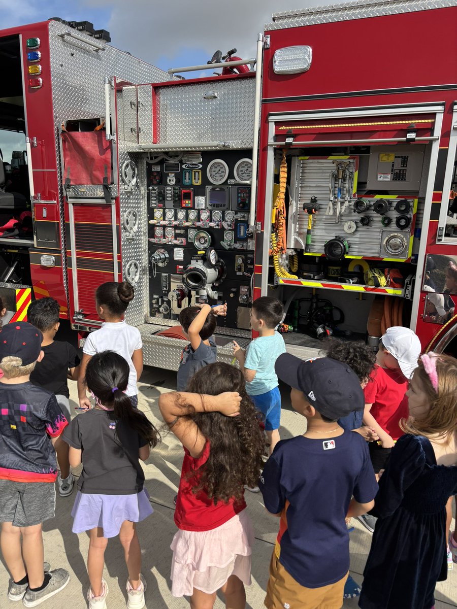 cyfairfd's tweet photo. Thank you McReavy Elementary (Waller ISD) for allowing us to be a part of “Careers on Wheels”.  We enjoyed seeing all the smiling faces.  

Hopefully one day, one of these young men or women will be standing in uniform, in front of students, planting that seed. https://t.co/FKWsZv81eF