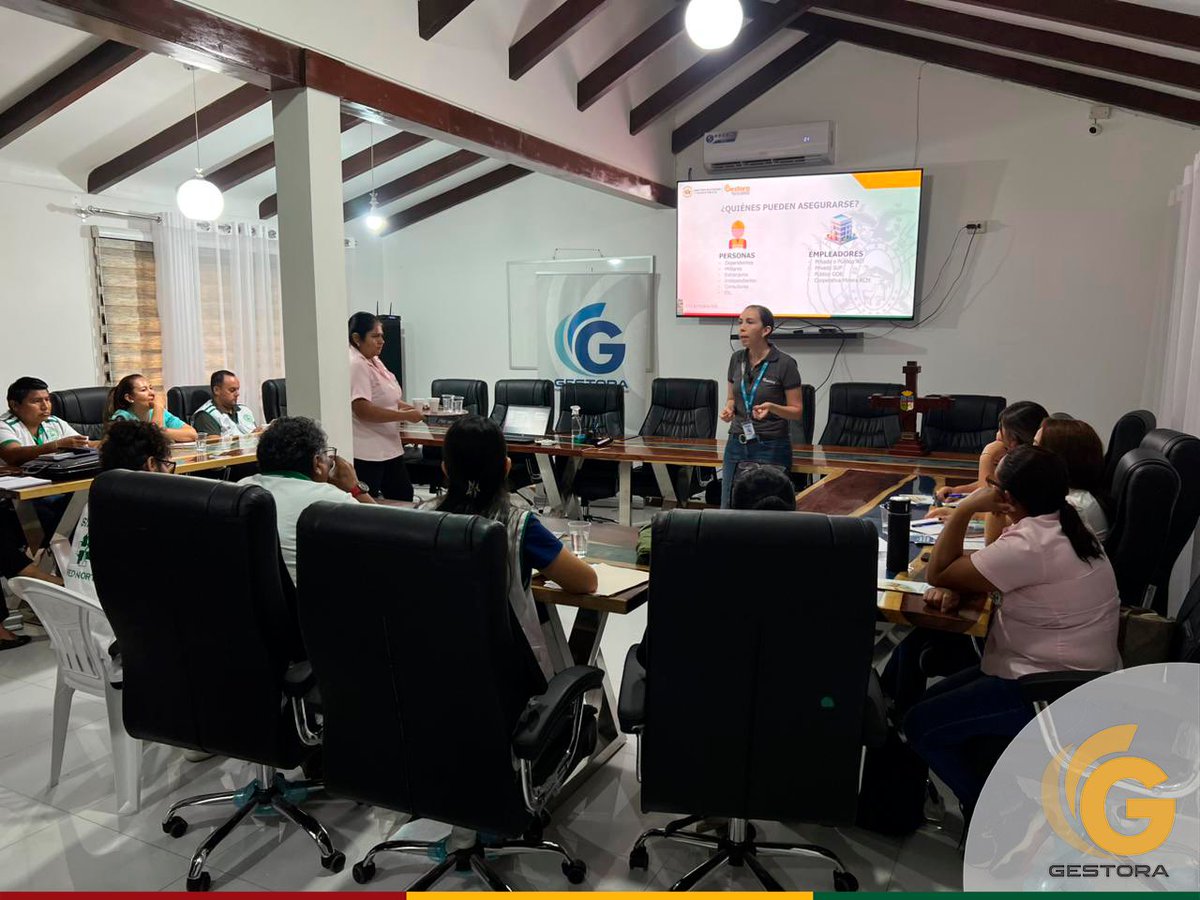 GestoraBolivia's tweet photo. En el departamento de Santa Cruz, la Gestora Pública llevó a cabo una actividad de socialización con la Federación de Sindicatos de Ramas Médicas de Salud Pública (FESIRMES), fortaleciendo el diálogo y el trabajo conjunto con el sector médico. 🧑‍⚕️🏥 

#SiempreBolivia https://t.co/TjkdT1b6vE