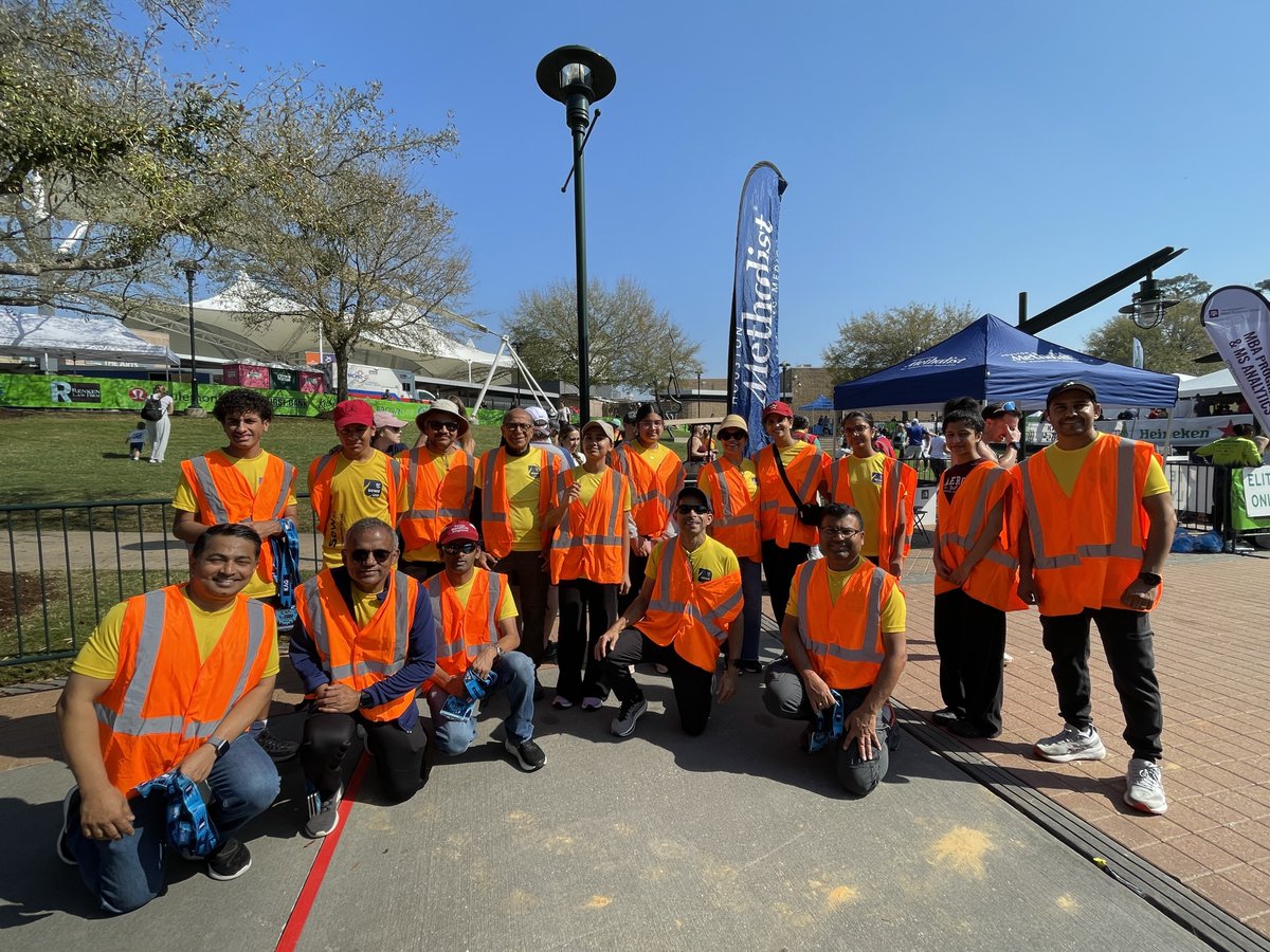 50+ Sewa Houston volunteers served 5,000+ runners at the The Woodlands Marathon finish line on Feb 28 — medals, water, directions &amp; race support.
Special thanks to our LEAD youth volunteers! 🙏
#SewaInternationalUSA #SewaHouston #TogetherWeServeBetter