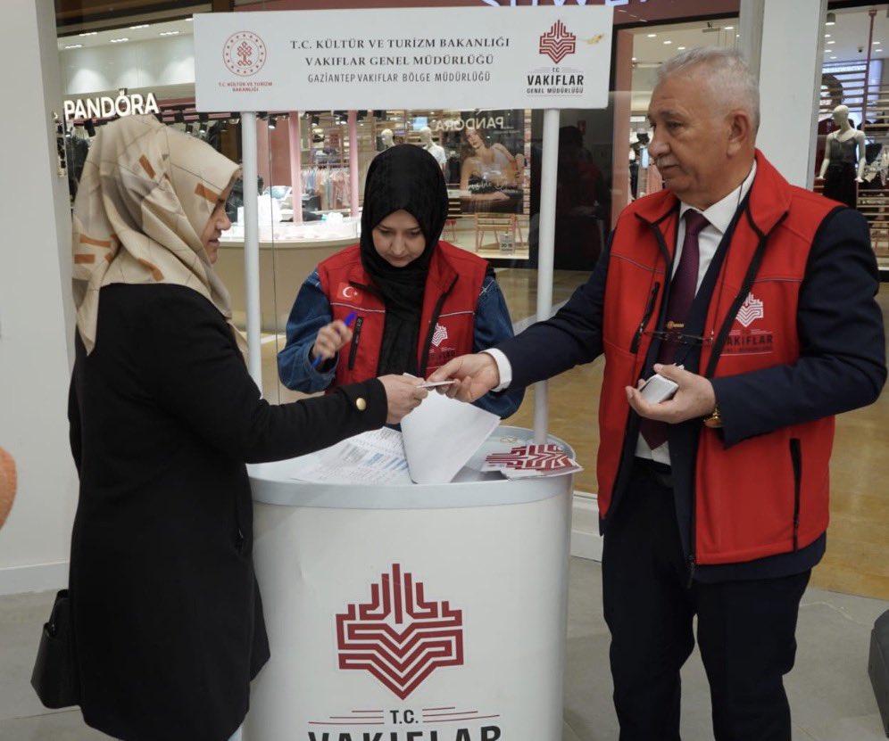 “Yetim Gülerse Dünya Güler”

Asırlardır süregelen vakıf anlayışımız doğrultusunda yetimlerimizin korunmasını ve gözetilmesini en kıymetli hayır vazifelerinden biri olarak görüyoruz.

Dünya Yetimler Günü dolayısıyla yetimlerimizin yanında olmaya devam ediyoruz.<a href="/VakiflarGM/">VAKIFLAR GENEL MÜDÜRLÜĞÜ</a>
