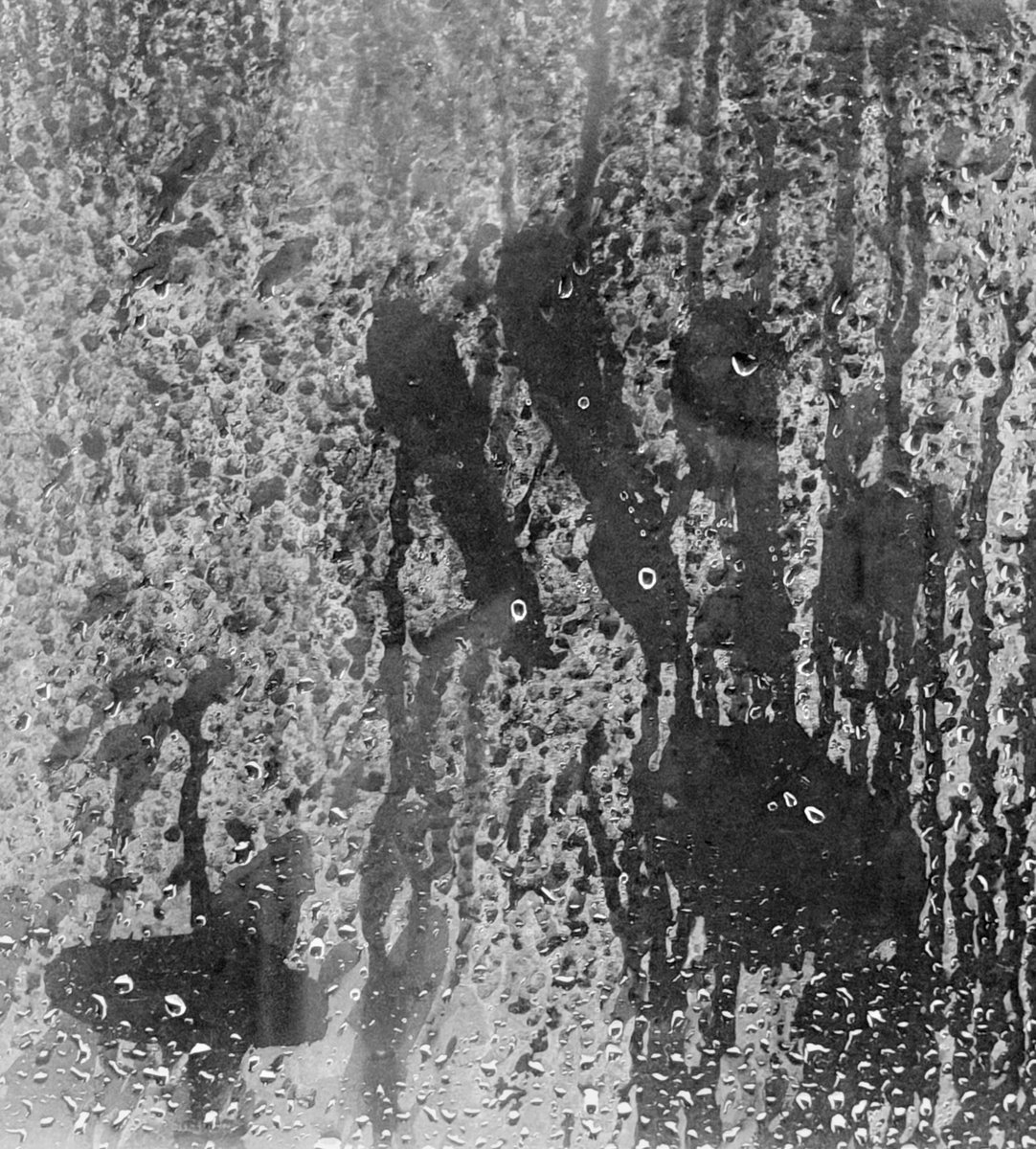 Alonein43672278's tweet photo. #photography #blackandwhite #handprint #shower https://t.co/bkQchmNeXz