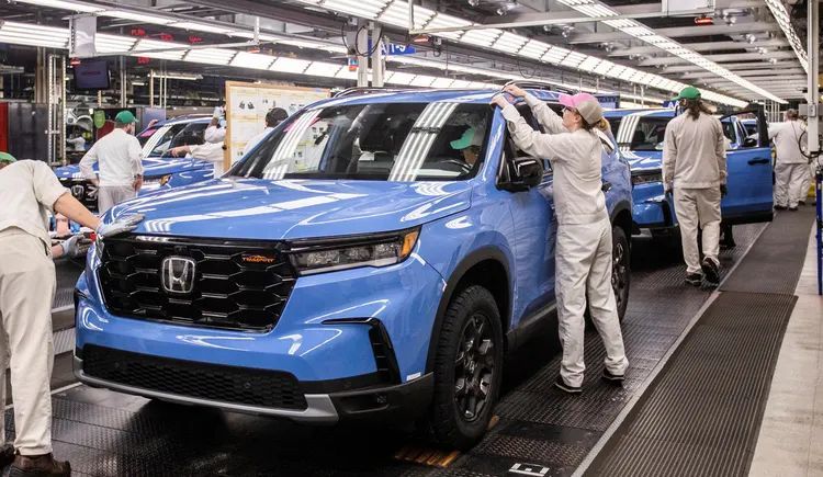 SupplyChainDive's tweet photo. Honda is tackling tariff impacts with logistics adjustments and increased procurement that meets the requirements of the U.S.-Mexico-Canada Agreement. https://t.co/Nz0Op41wdH https://t.co/n6hPStzzF0