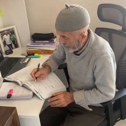 overthinkhekimi's tweet photo. 3 saatte 1 slayt hızında gitmeye devam edersem benim konuların güncel bitiş tarihi https://t.co/AWVA6WcE8O