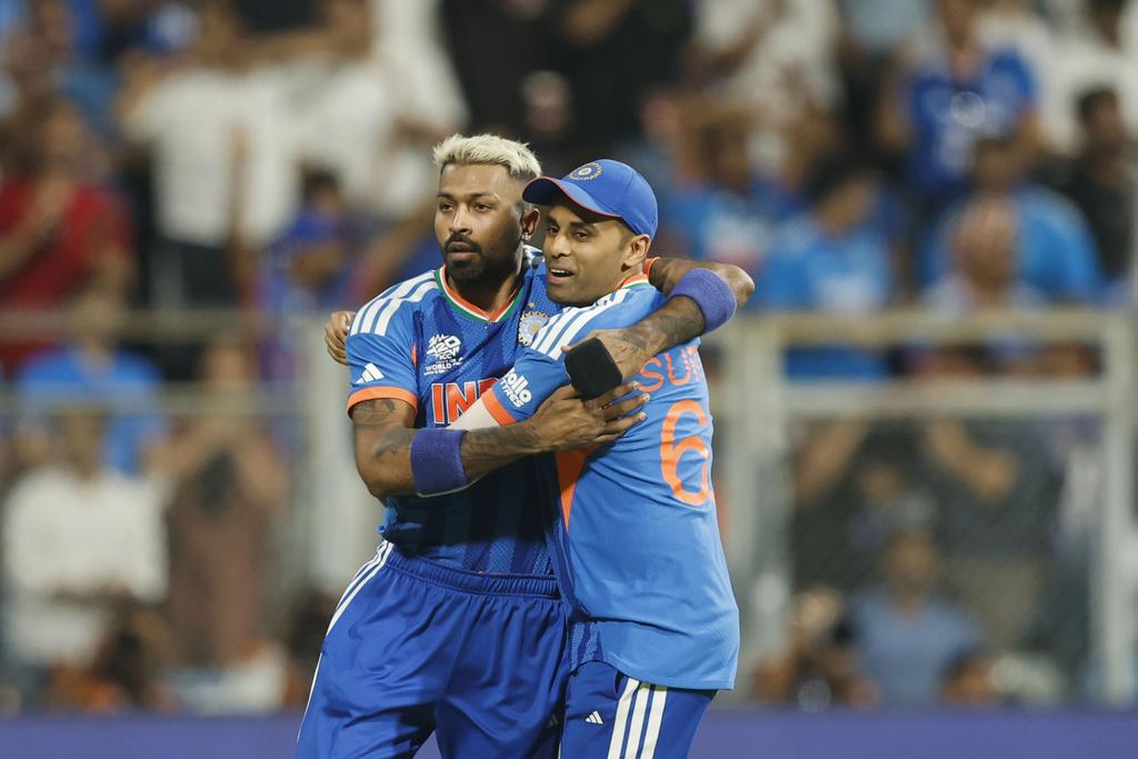 iqlikmovies's tweet image. #India won by 7 runs 🎊

#Ind: 253/7 (20)
#Eng: 246/7 (20)

#TeamIndia is into the #T20WorldCup finale

#INDvsENG  #T20WorldCup