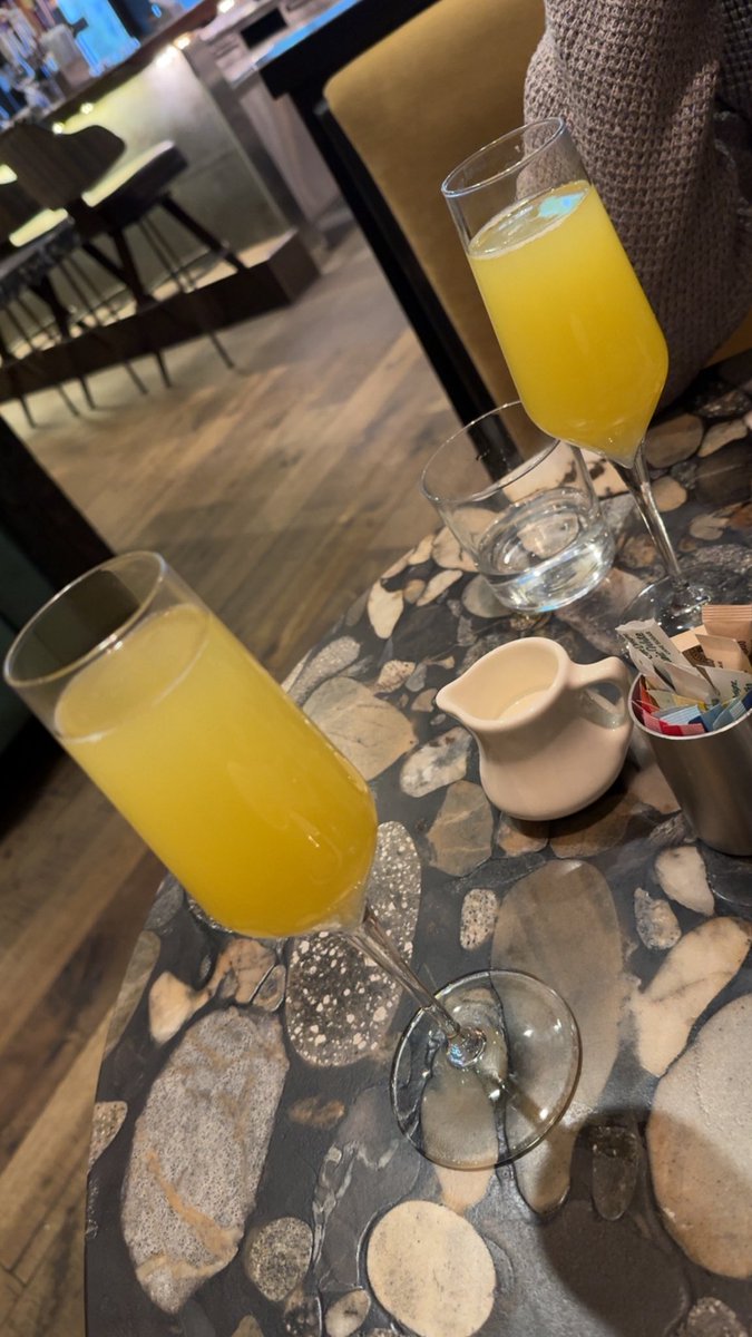 sportsdollbarbz's tweet photo. Birthday Mimosa with my โค๏ธ #Husbae https://t.co/H3QuYhg2U9