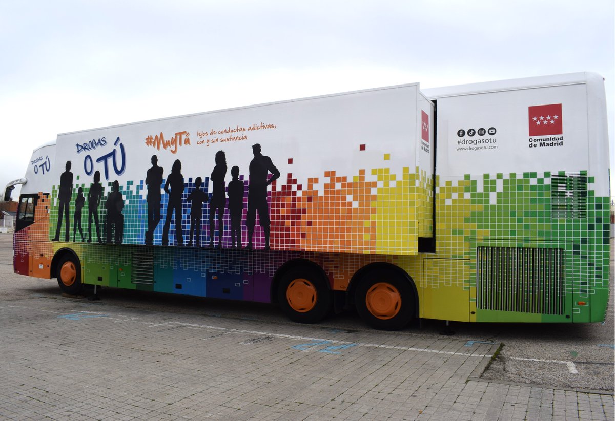 AytoMejorada's tweet image. El autobús ‘Drogas o tú’ visita el  IES Miguel Delibes de #MejoradadelCampo, los días 9 y 10 de marzo. Este autobús pretende concienciar a los jóvenes sobre el peligro de las #drogas y las adicciones. Organiza Dirección General de Salud Pública de la #ComunidadDeMadrid