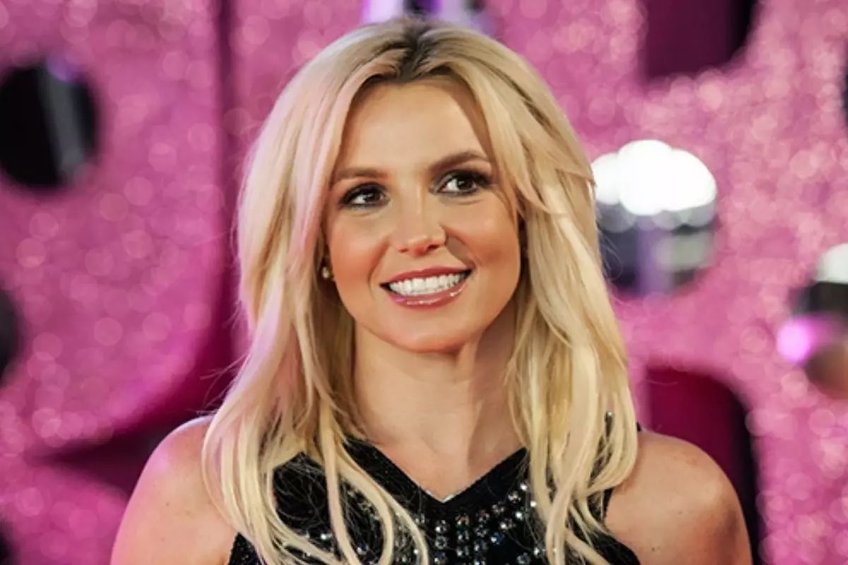 updatecharts's tweet photo. GENTE? Britney Spears passou por exames e registrou 0,6 de álcool no sangue, índice abaixo do limite legal de 0,8 na California, portanto NÃO houve infração. https://t.co/VpyTKXQLZG