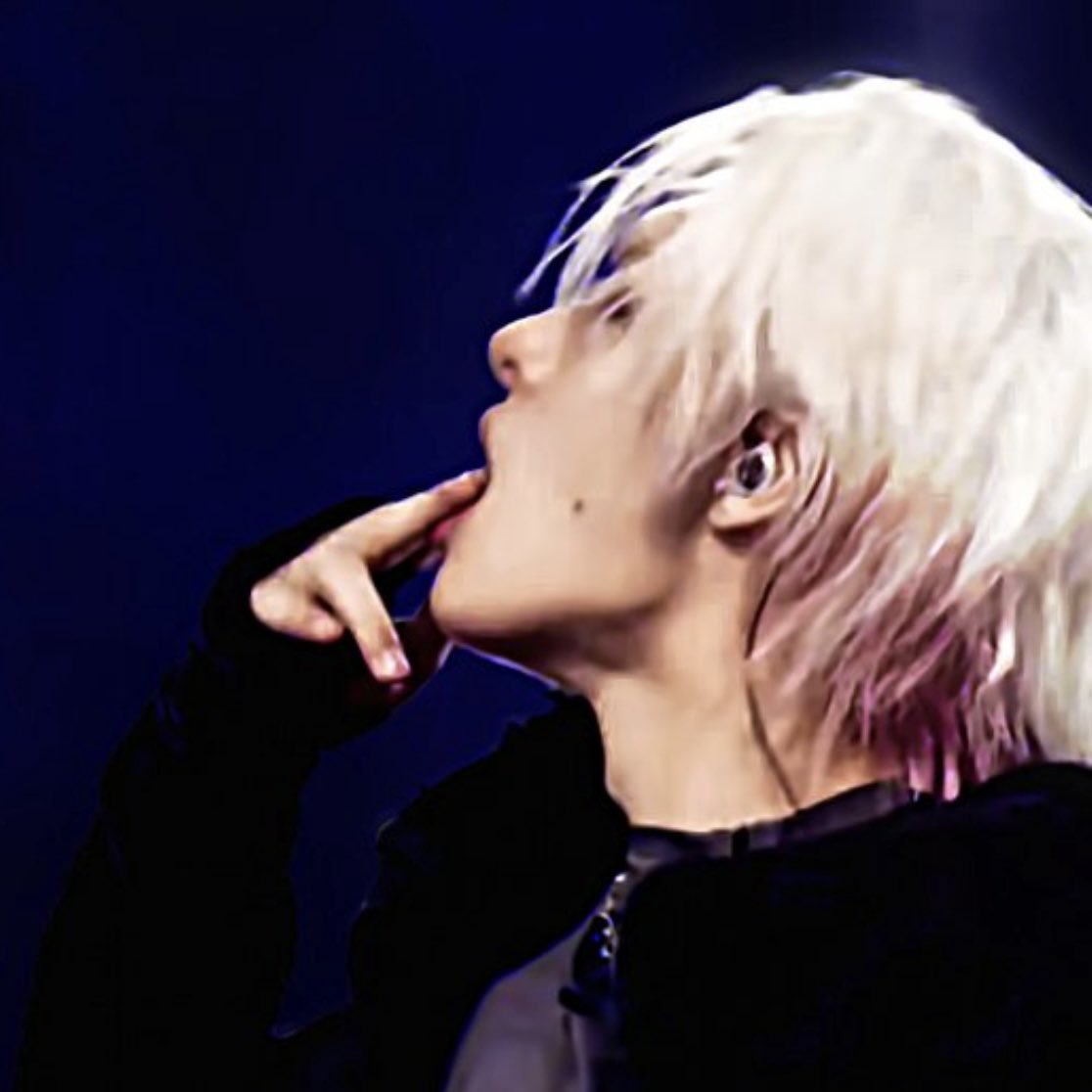 Oral fixation??? Gagging on fingers??? Mouth has to be full to get off???? Who what when where huh
