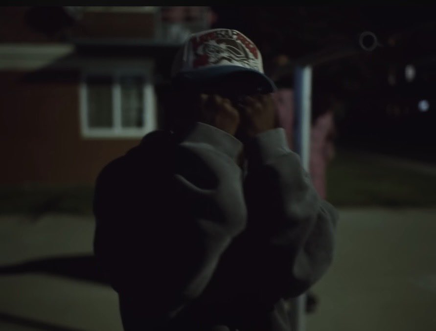 Whooping feet tweet media