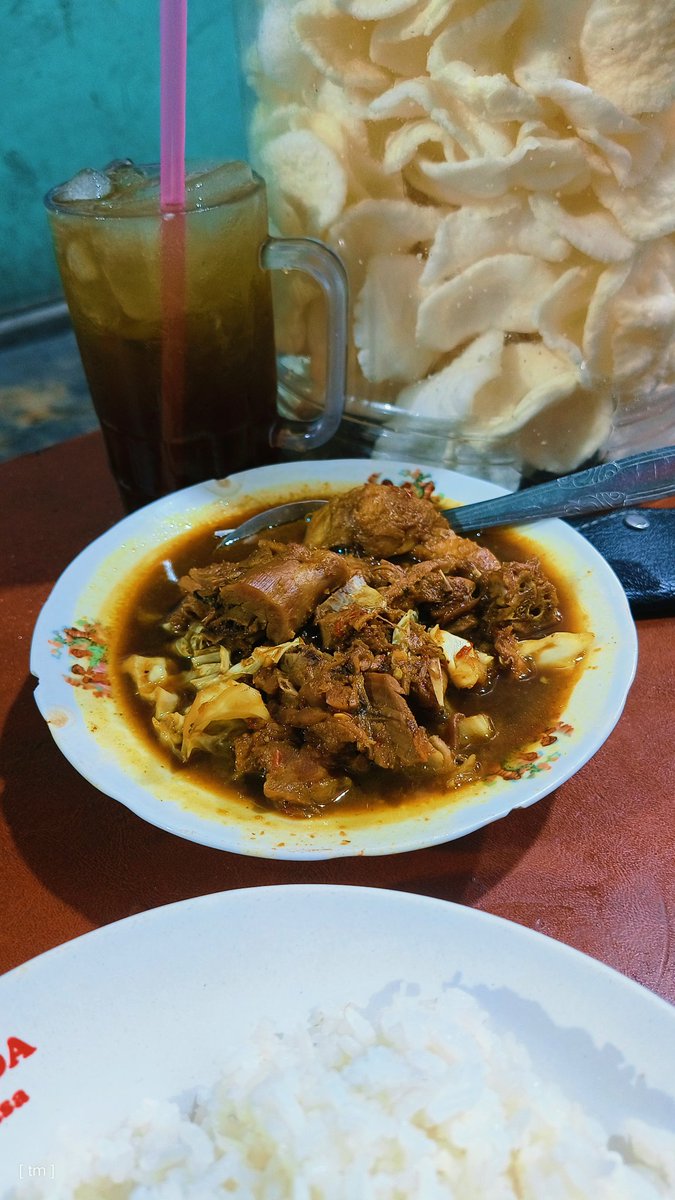 IG: sembarimakan tweet media