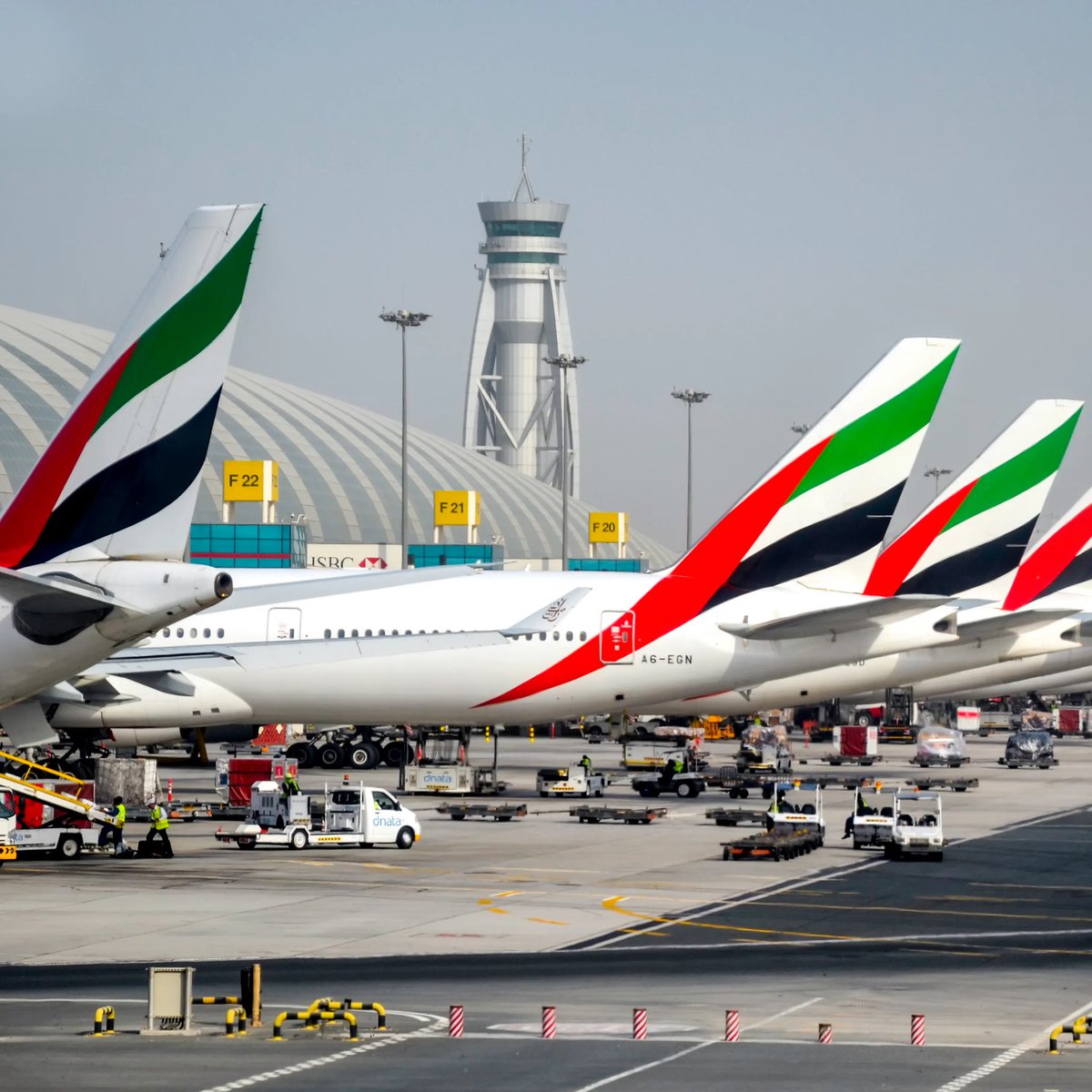 Trade_zeller's tweet photo. 🚨 BREAKING: DUBAI IS MOVING AGAIN! 🇦🇪

After days of grounded flights, @emirates just announced a massive push to clear the backlog. 100+ flights are scheduled to depart Dubai on March 5-6! ✈️
#emirates #dubaiattack https://t.co/itfOOMALf8