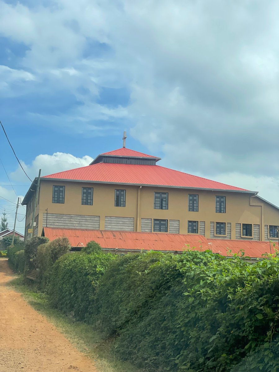 PrairieBuilders's tweet photo. Rate the design of this church out of ten

I would really like to see the original design https://t.co/N5Bw4u6LMz