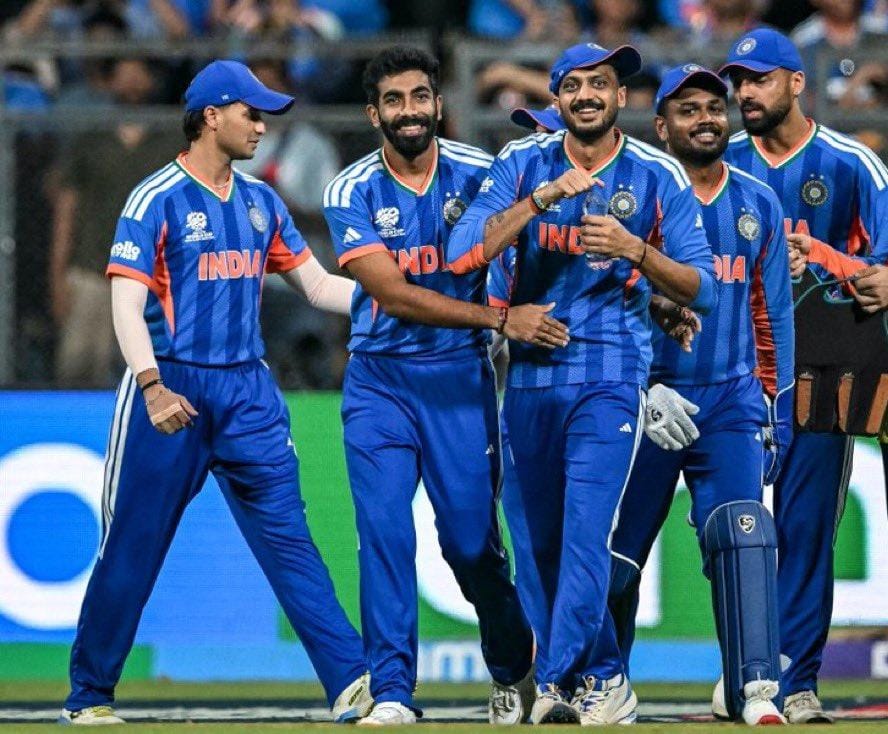 xlive00123's tweet photo. और इस तरह T-20 World Cup के फाइनल में पहुंची टीम इंडिया 🔥

बीच के ओवरों में ऐसा लग रहा था जैसे मैच हाथ से निकल जाएगा,

Jacob Bethell ने क्या लाज़वाब बल्लेबाजी की है, England का यह युवा बल्लेबाज मैच को अंत तक फंसाए रखा।

लेकिन डेथ ओवर में भारतीय गेंदबाजों ने बेहतरीन गेंदबाजी की https://t.co/KiDSWC3pqB