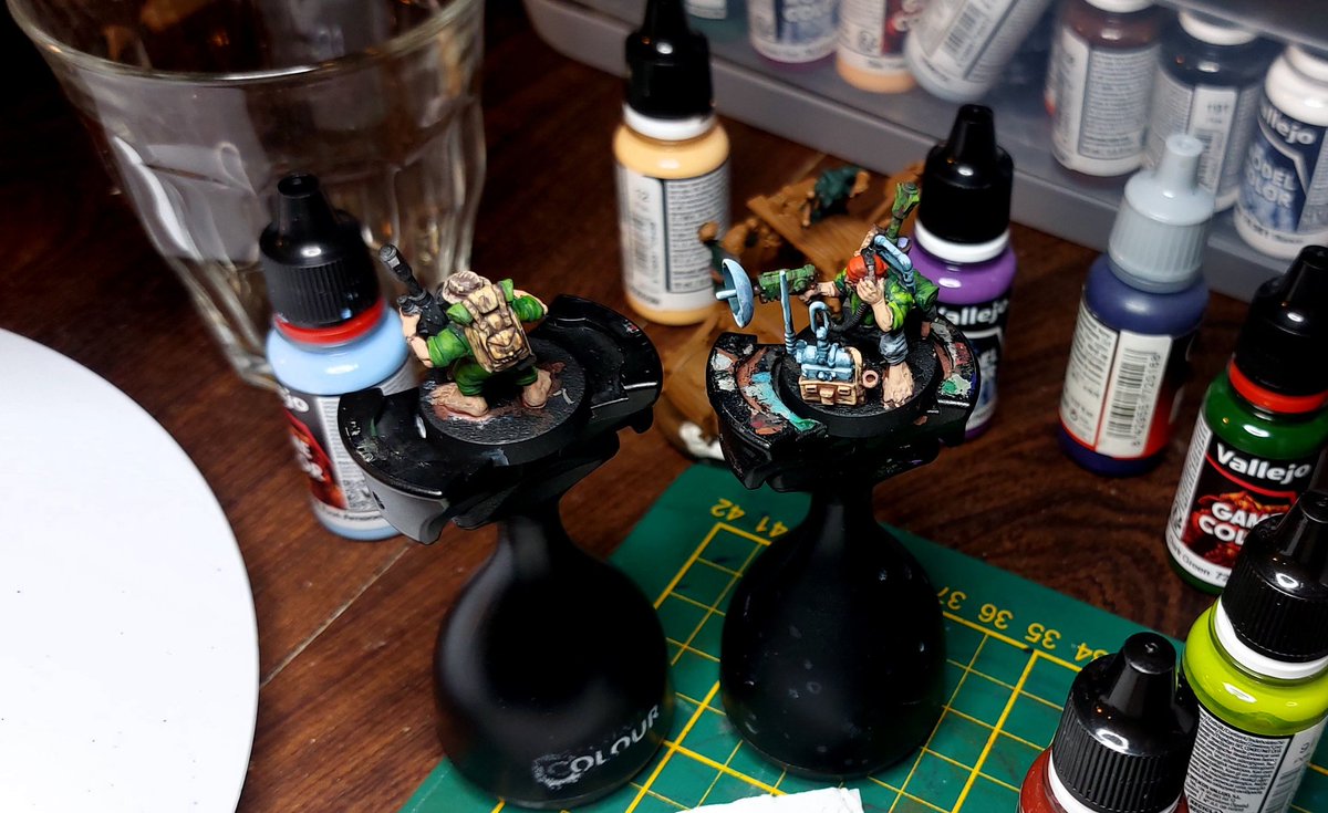 HollanderRick's tweet photo. Work in progress #Killteam Ratlings. They're fun to paint, but they have tons of details. And those little buggers are just so damn tint 🤣

#miniaturepainting 
#WarhammerCommunity 
#warhammer https://t.co/szfO7tX70m