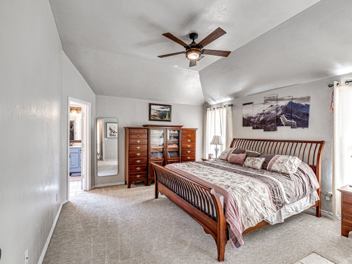 kat_sells_okc's tweet image. ✨ Gated Living in Lone Oak Ridge | Deer Creek Schools 🏡

#DeerCreekSchools #GatedCommunity #JustListed #OklahomaRealEstate #LuxuryLivingOK #DreamHome #HomeForSale #EdmondOKHomes