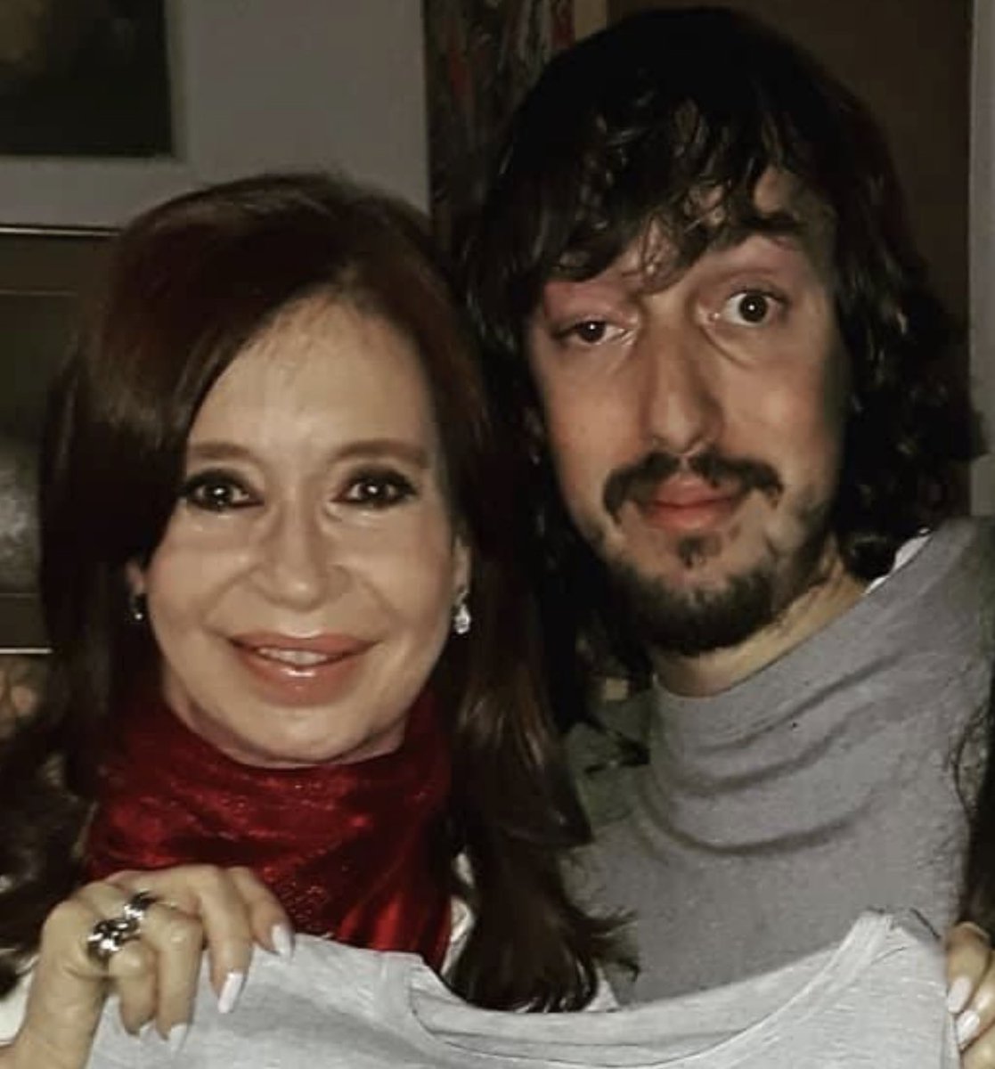 LA CHORRA Y EL VIOLADOR

Se trata de Gustavo Docters Fontana (o Docters), el exeducador y exfuncionario de Niñez de la Provincia de Buenos Aires, detenido ayer por abusos sexuales gravemente ultrajantes y corrupción de menores en un Hogar de menores dependiente de Kicillof