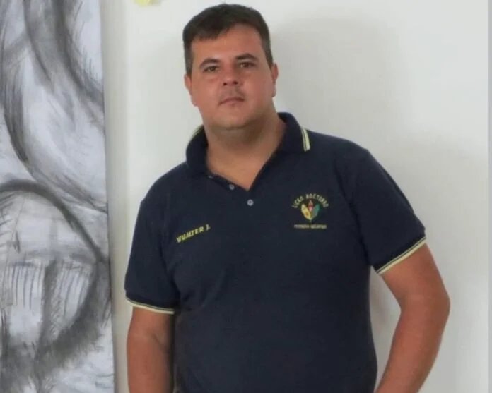 #SUCESOS | 📌 Roraxi Jamies, hermana del periodista asesinado Walter Jaimes, pidió la exhumación de su cuerpo, enterrado en una fosa común tras ser encontrado con signos de violencia. La familia exige esclarecer los hechos y justicia. 
Vía <a href="/ElPitazoTV/">El Pitazo</a>