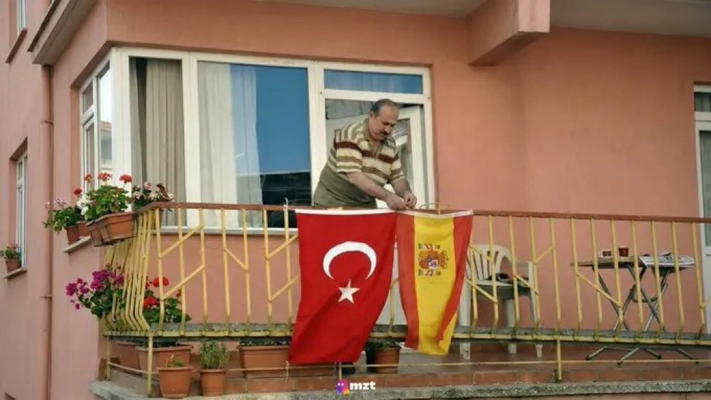 Sería interesante entrevistar a este señor que no paran de compartir nuestras amigos
Turcos. 😂