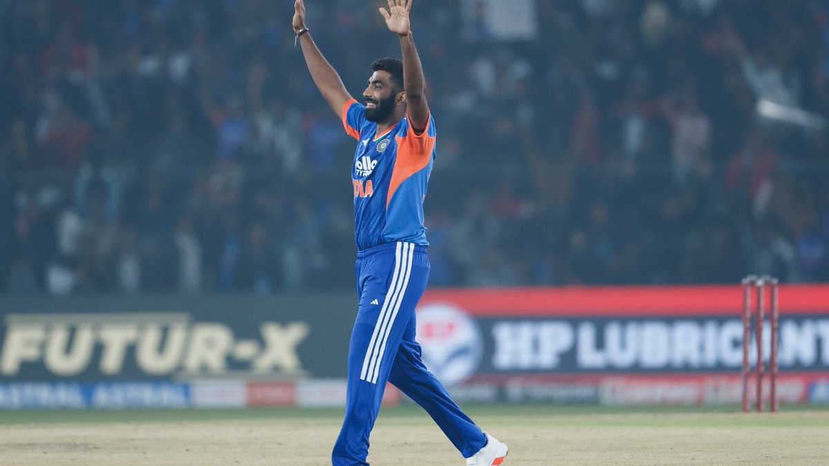 CricUniverse7's tweet image. 234 wickets in #Tests.
149 wickets in #ODIs.
117 wickets in #T20Is.

#JaspritBumrah 
 THE G . O. A. T

500 wickets in International cricket. 💪🇮🇳🙌

#T20WorldCup26 #INDvENG
