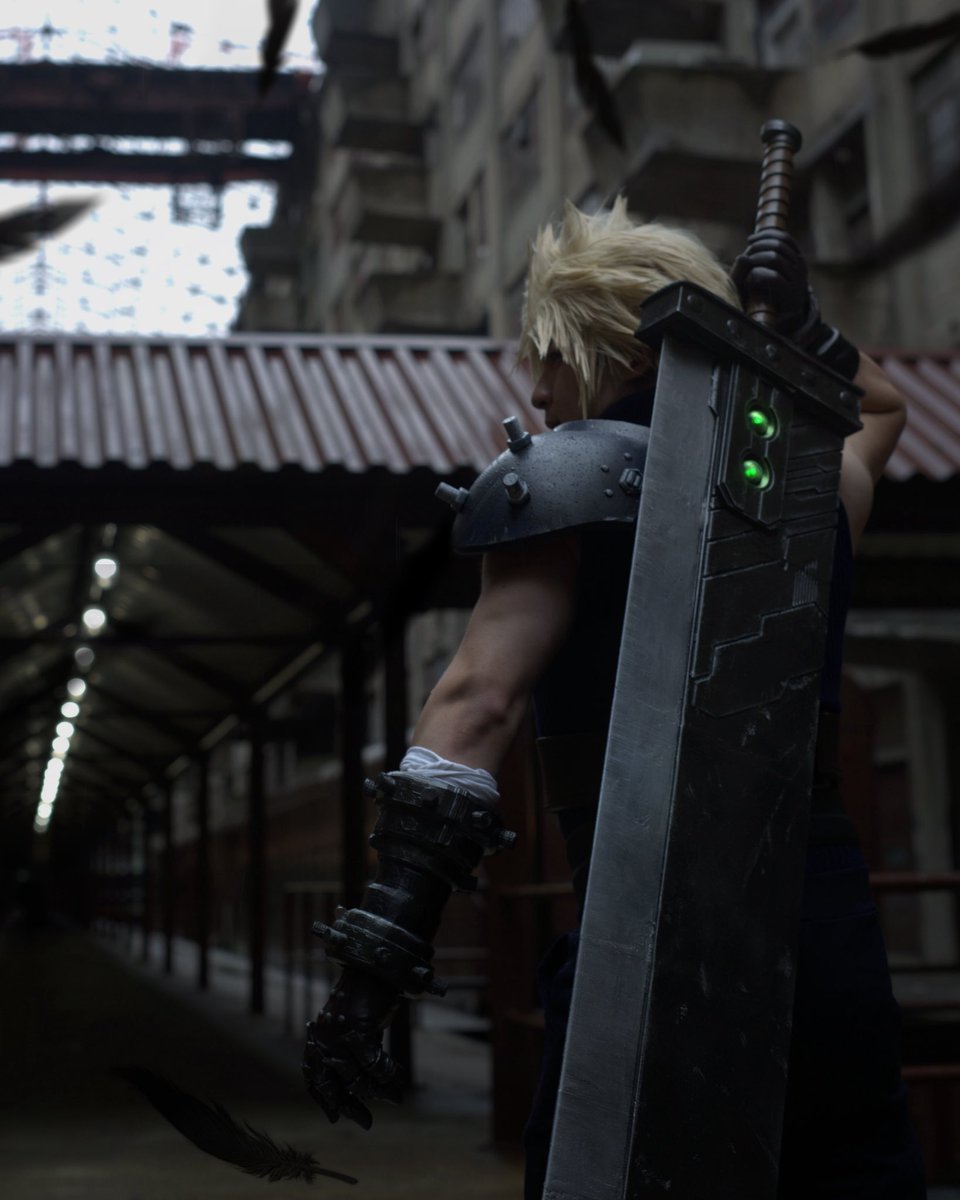 oh_hai_bonzai's tweet photo. “Sephiroth was in Midgar. We fought him… he’s alive.”
 🏙️🟢

Photo by: yukiyawara 

#FinalFantasyVIIRebirth #cosplay https://t.co/u4w6S6Pu8u