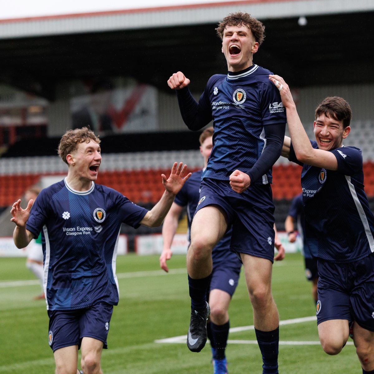 sschoolsfa's tweet photo. BOYS INTERNATIONAL 🏴󠁧󠁢󠁳󠁣󠁴󠁿 | Rory Mackay fires @sschoolsfa  into the lead against @NISchoolsFA  late in the game https://t.co/TbylrqMAut