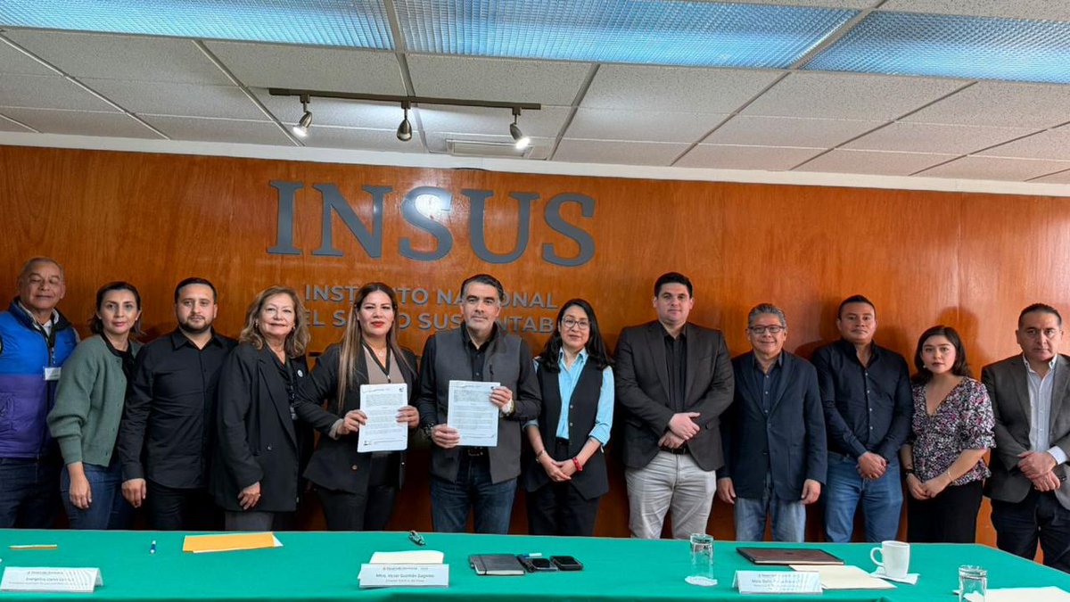 INSUS_Oficial's tweet photo. 1/🧵En el #Insus avanzamos en la regularización del suelo y el ordenamiento territorial en Juan José Ríos.

Nuestro director general, @VictorGuzman_D, y nuestra directora de Planeación y Evaluación de Proyectos, Dulce María Franco Pérez, https://t.co/rITGdFBhwI