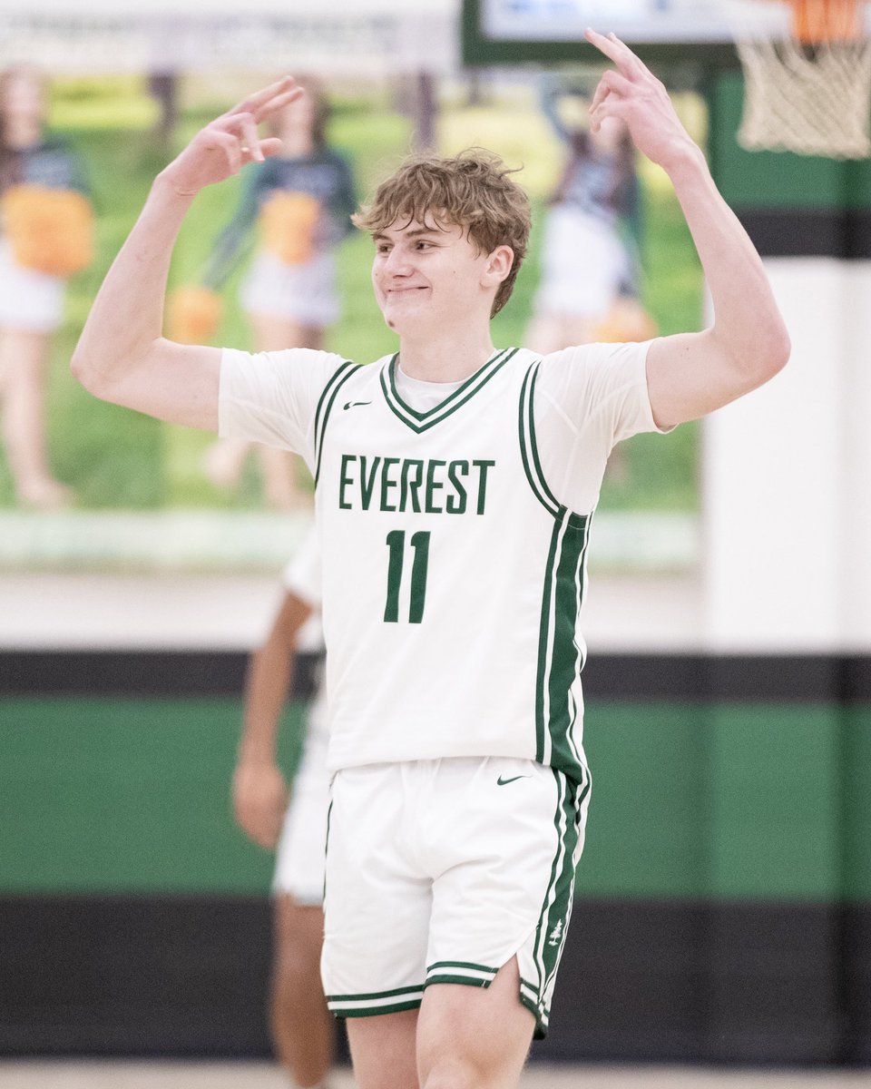 DC Everest Boys Basketball tweet media
