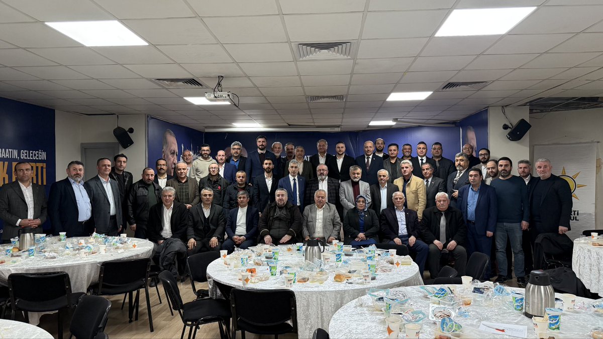 Küçükçekmece’mizde faaliyet gösteren sivil toplum kuruluşlarımızın kıymetli başkanları ve yöneticileriyle, Ramazan’ın bereketini ve kardeşlik iklimini paylaşmak üzere düzenlediğimiz iftar programında ilçe binamızda bir araya geldik.

Toplumsal dayanışmanın ve ortak aklın en