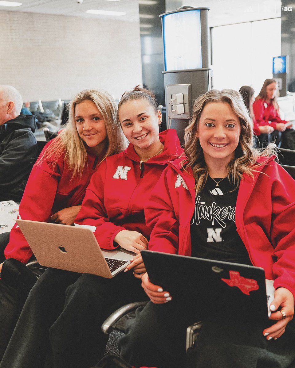 HuskerWGym's tweet image. Taking on Texas! 🤠

#Team51 | #GBR